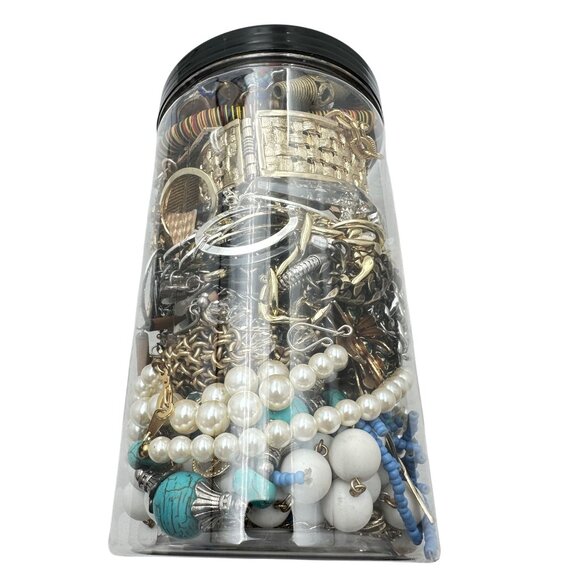 Mystery Jewelry Jar #1070 Wearable Quality Pieces 2lbs Necklace Bracelet Earring - Picture 3 of 4